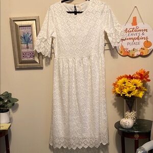 NWT Elegant White Lace Dress for Winter Wedding. Sz Large. See Measurements.